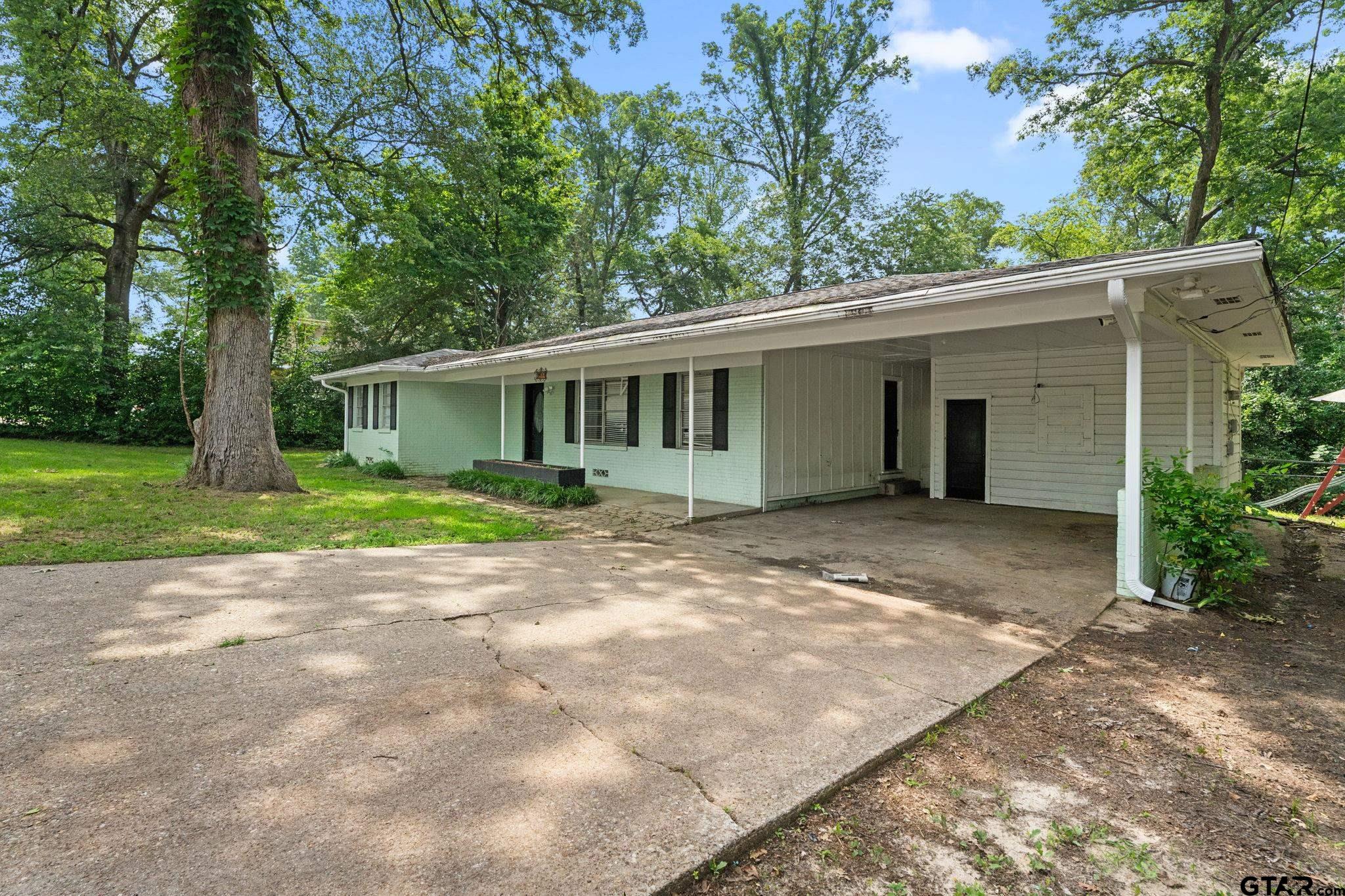 2811 Rollingwood Drive