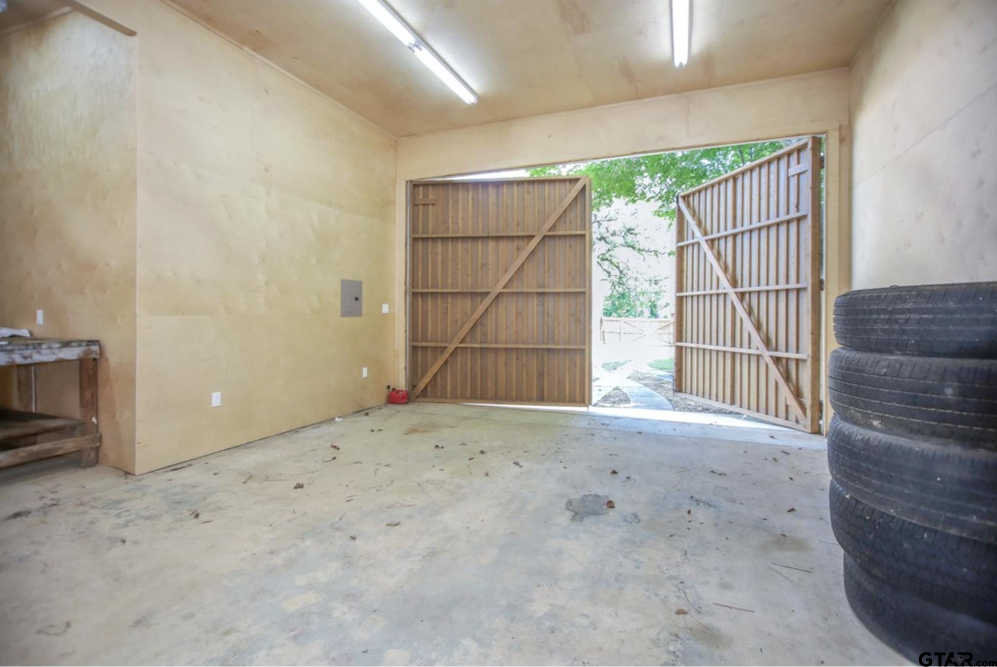 705 S Vine Ave