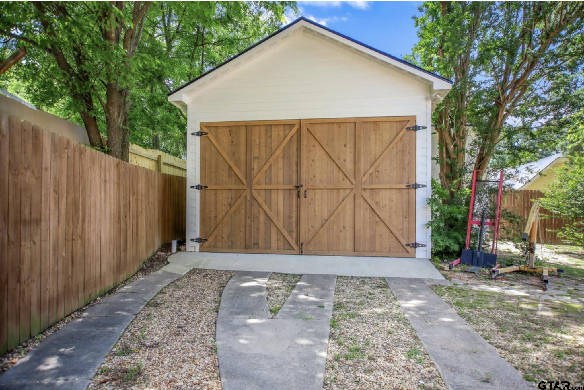 705 S Vine Ave