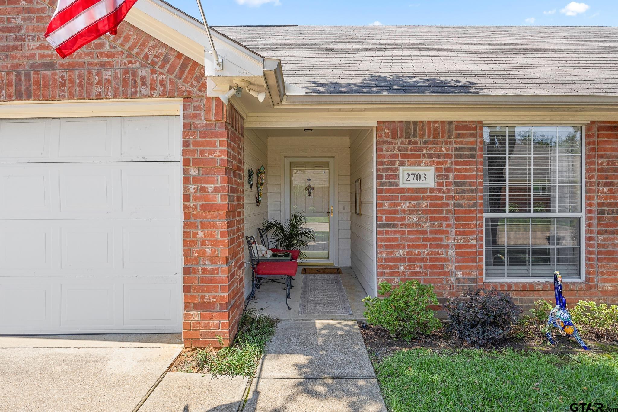 5401 Hollytree Drive #2703