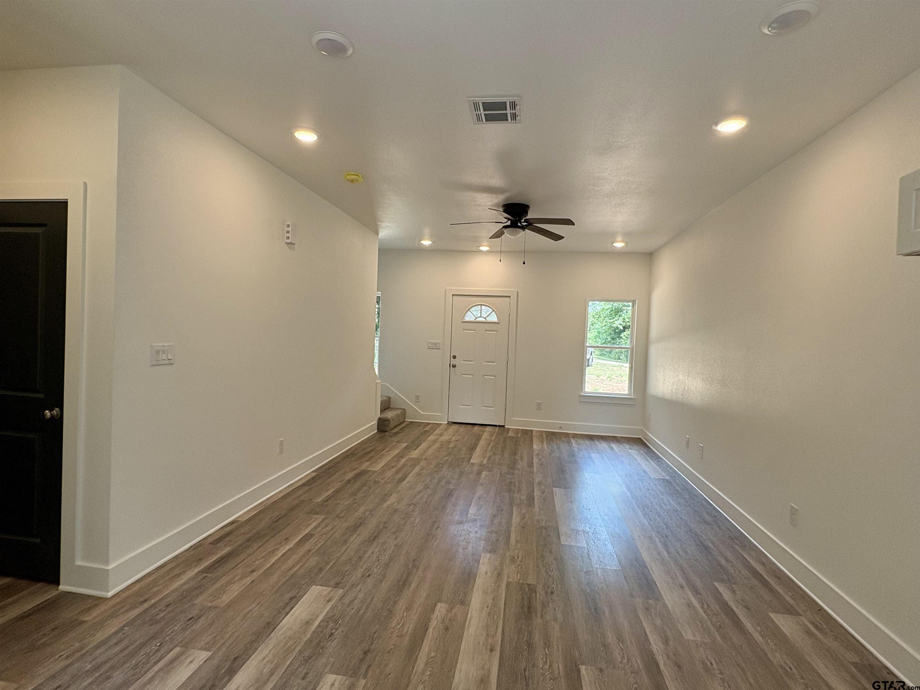 325 Royal Dr