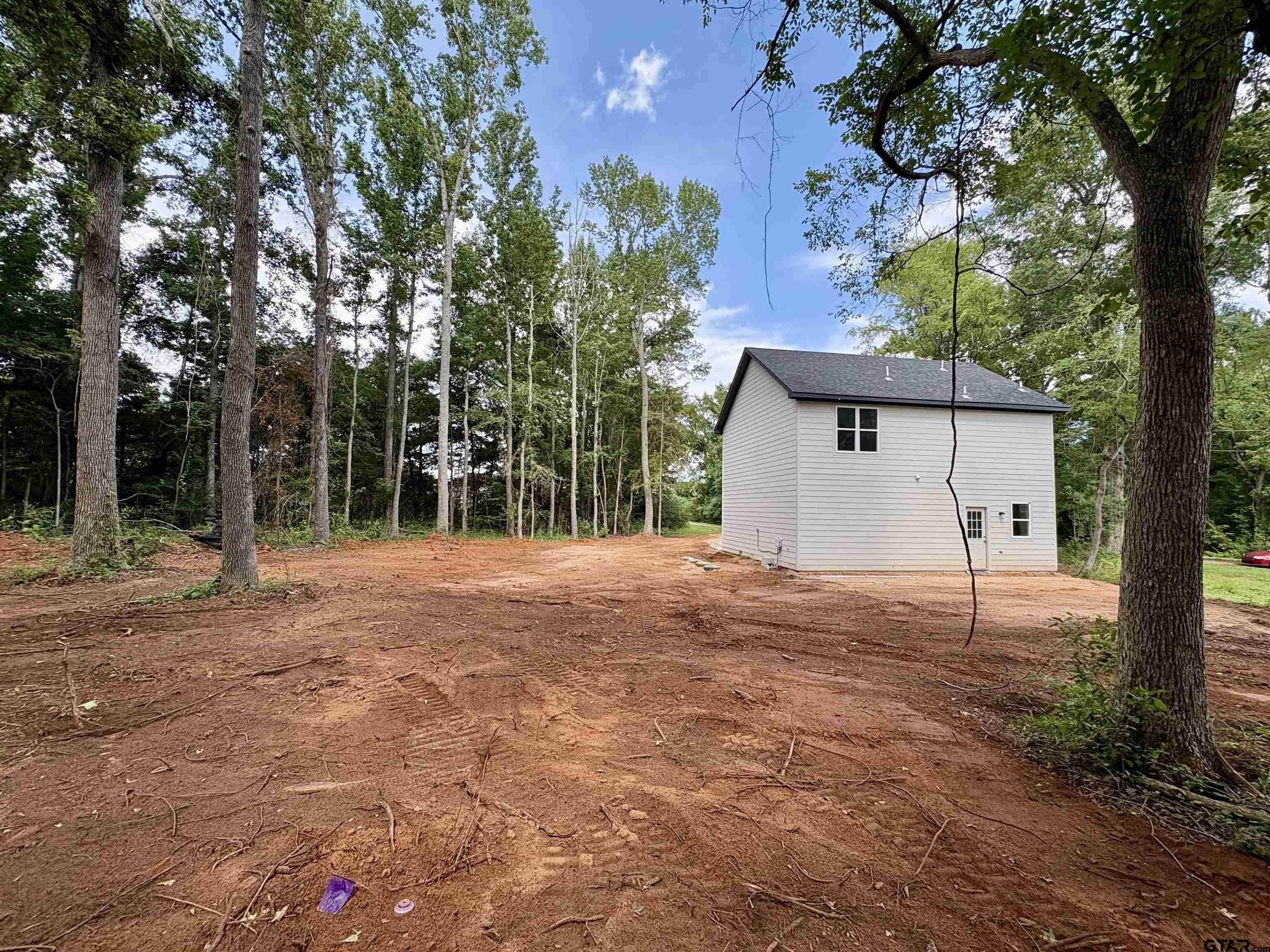325 Royal Dr