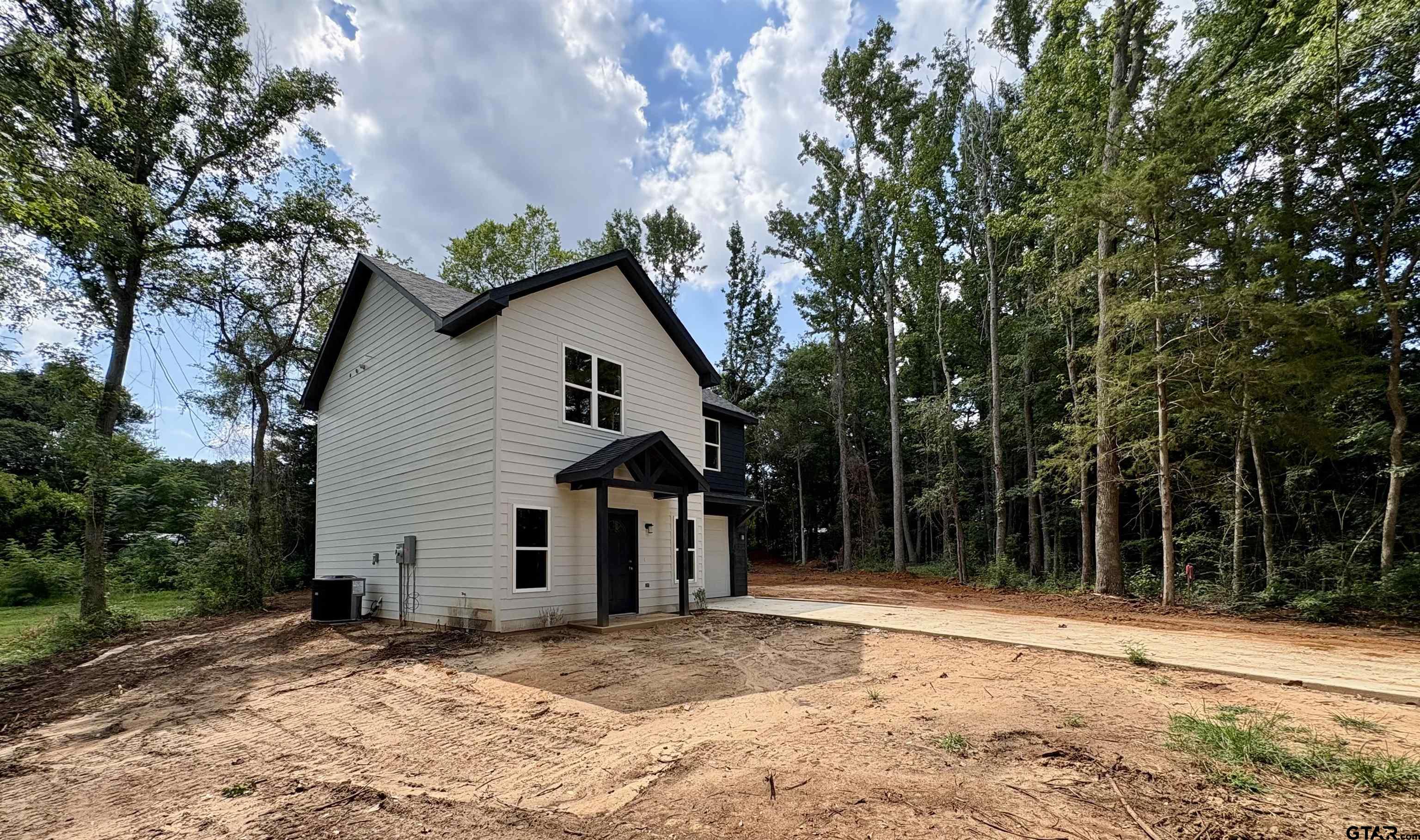 325 Royal Dr