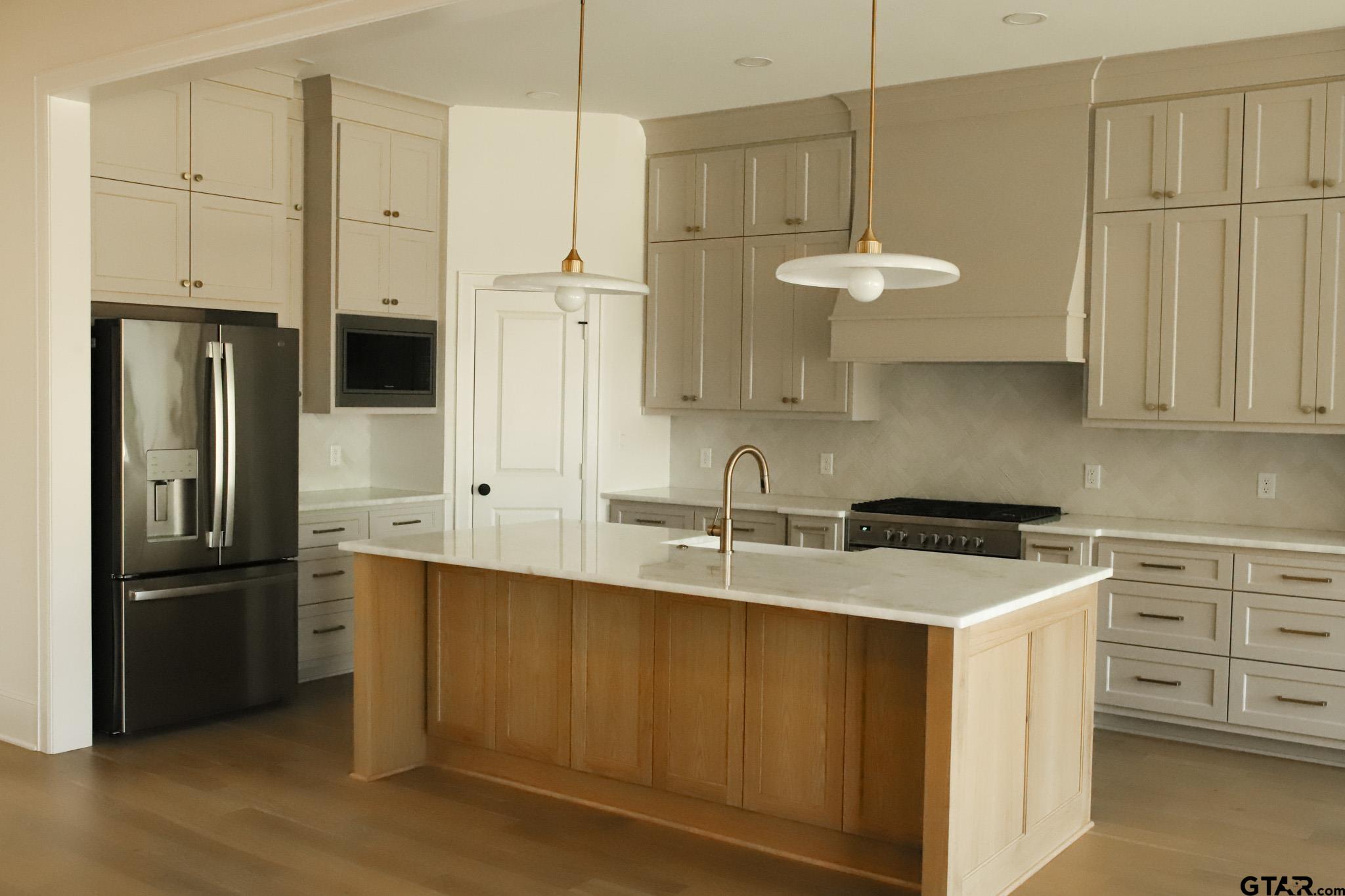 3143 Club Drive 3143 Club Drive