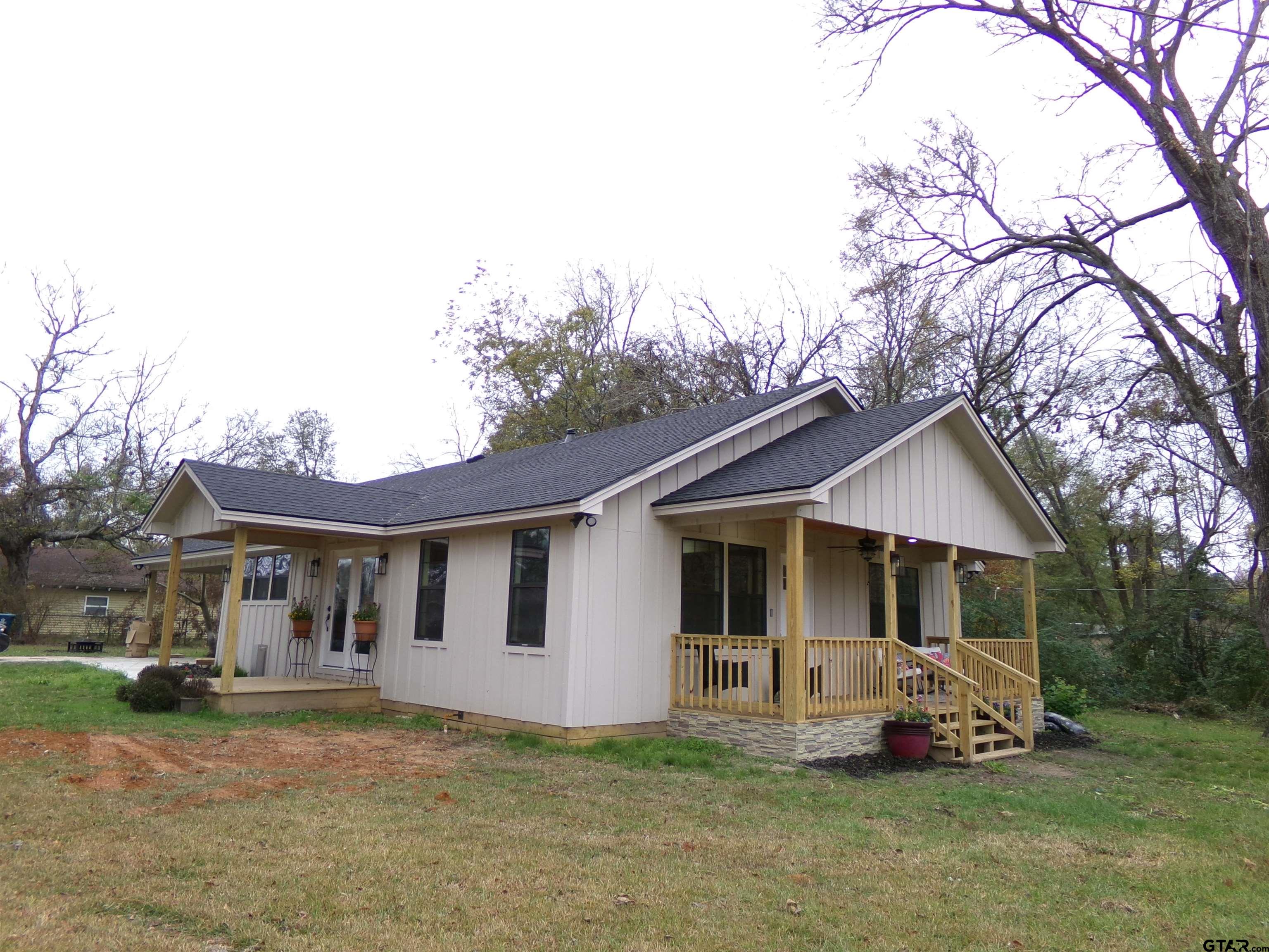 702 W Paschal