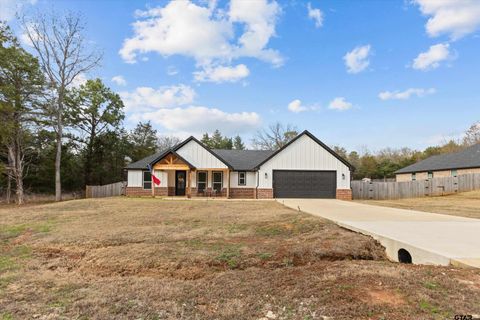 A home in Lindale