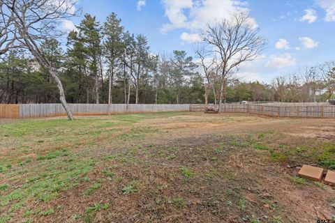 A home in Lindale