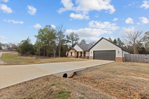 A home in Lindale