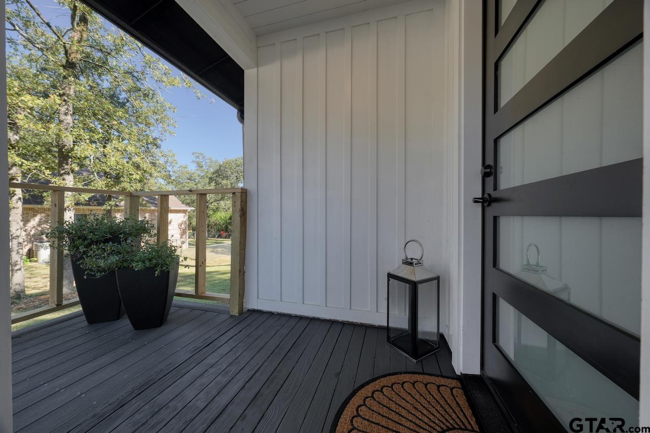 401 Hideaway Ln East