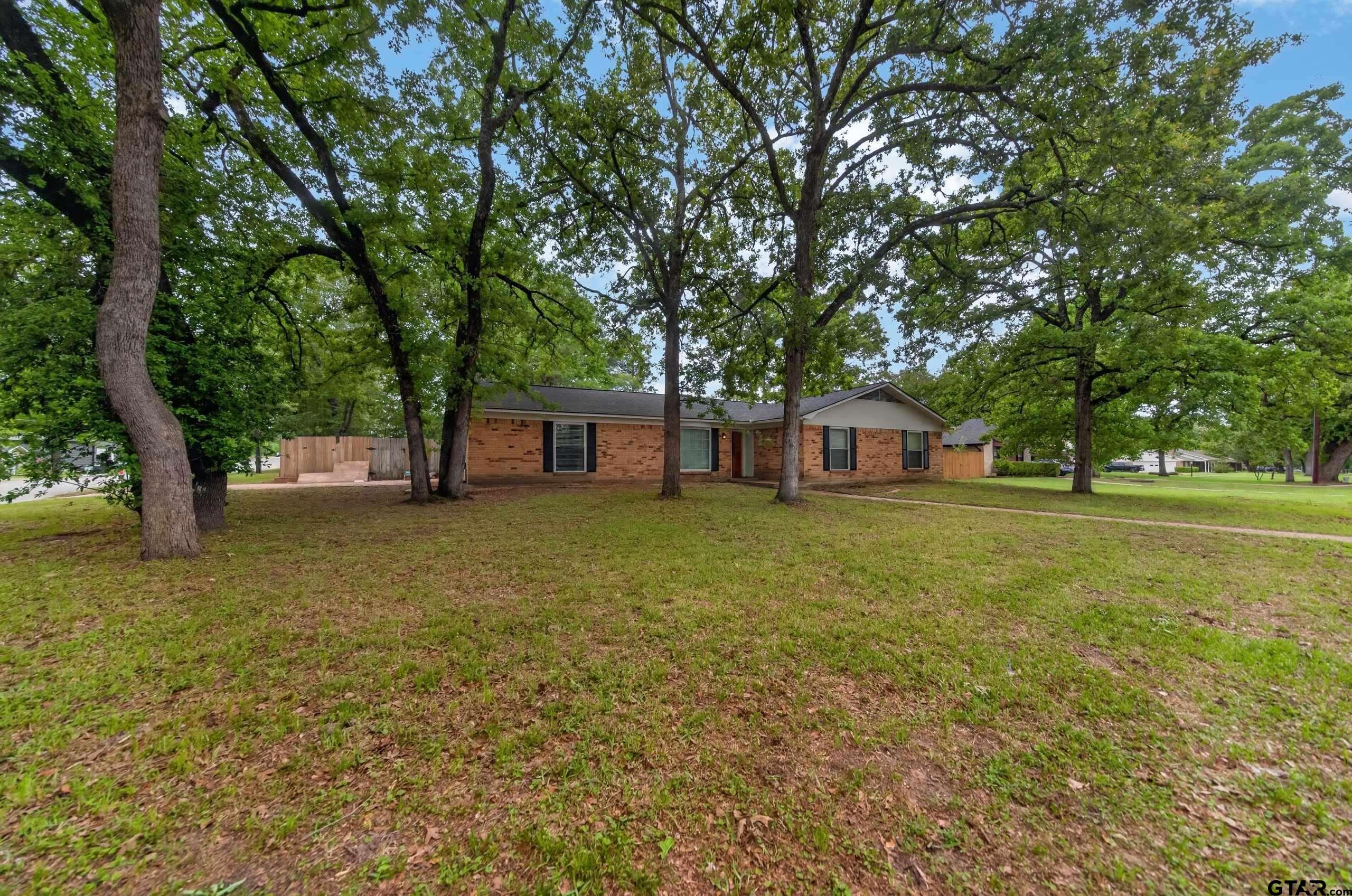 2265 Leaning Oaks