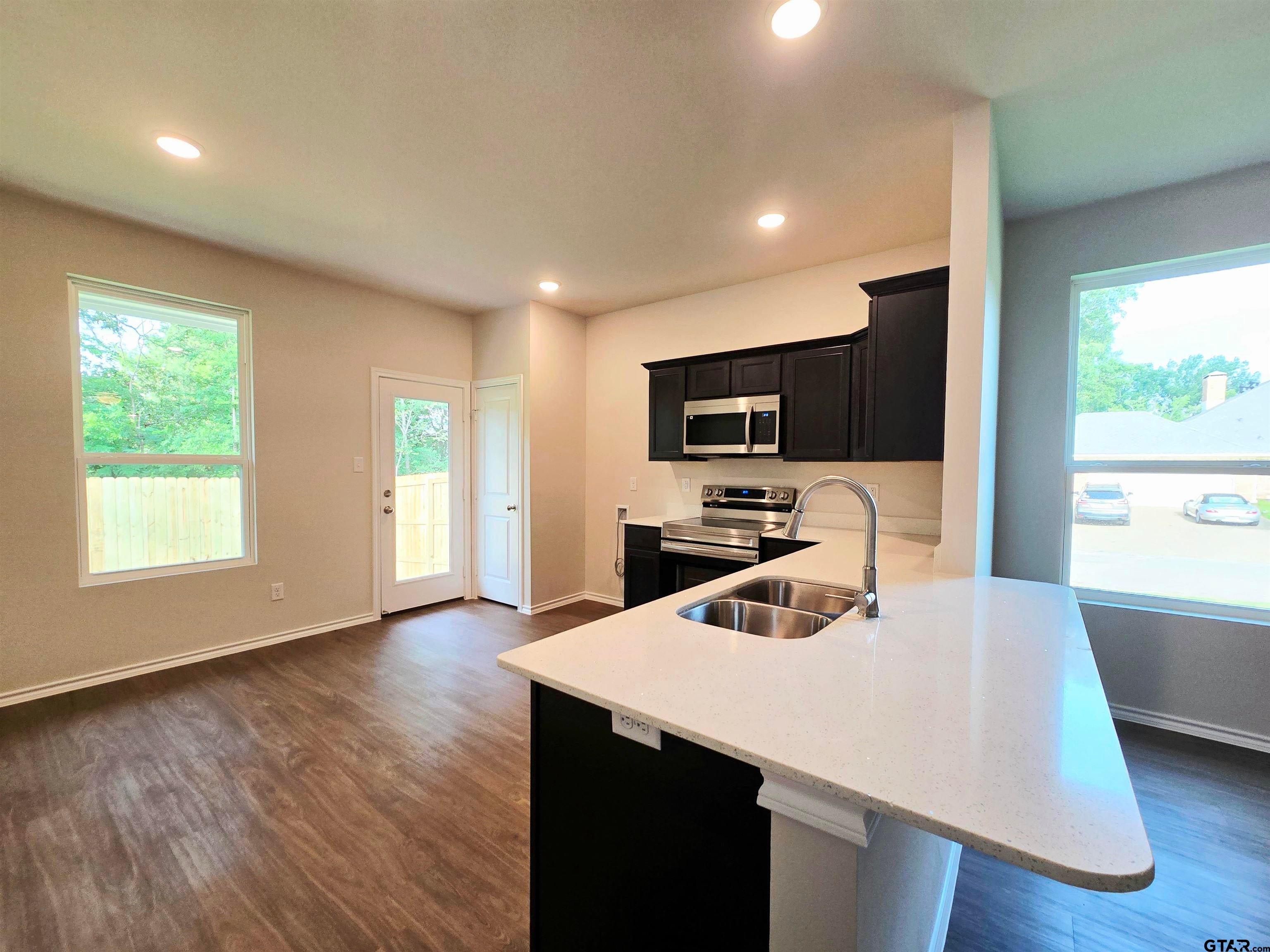 610 Park Central