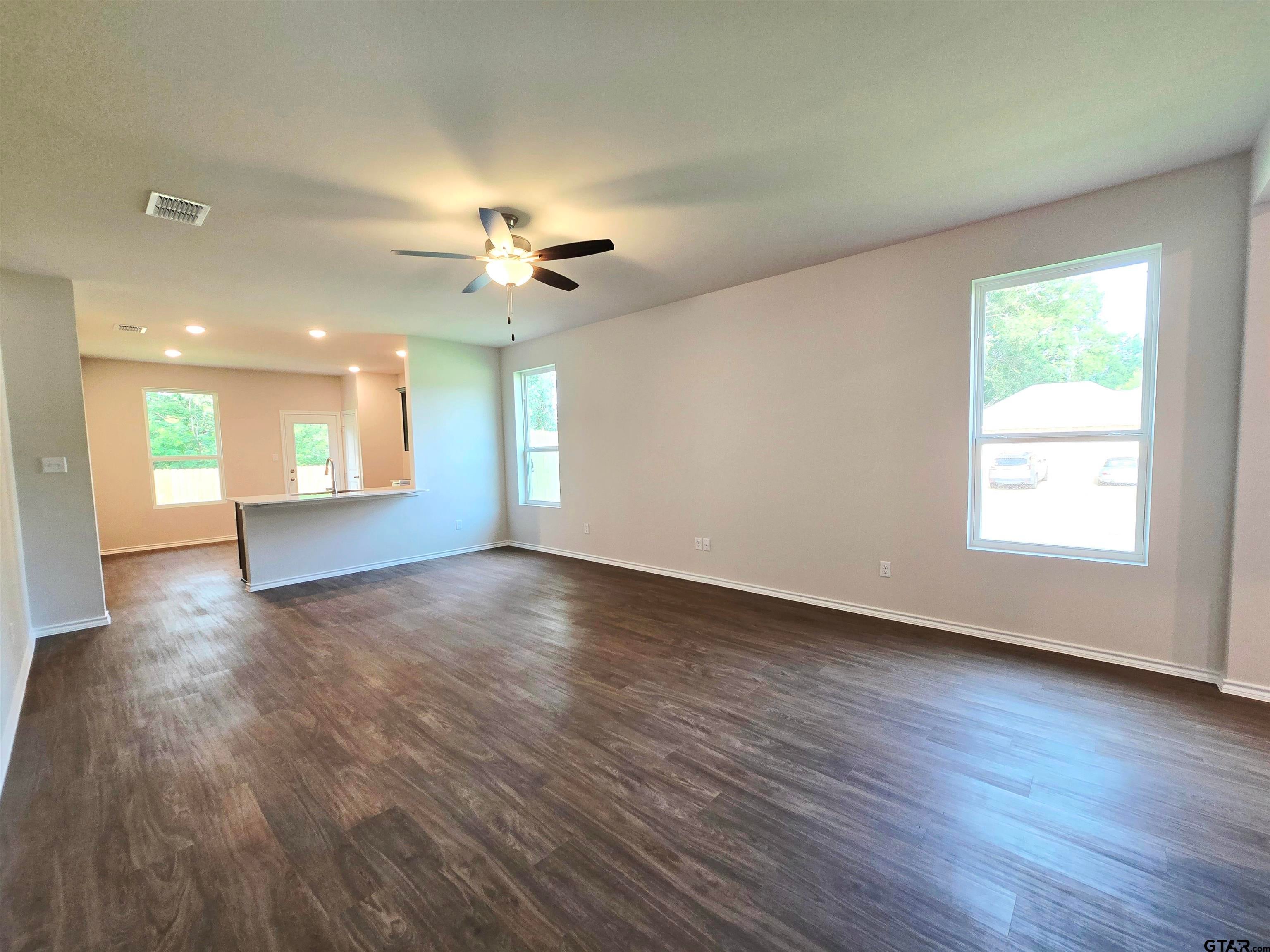 610 Park Central