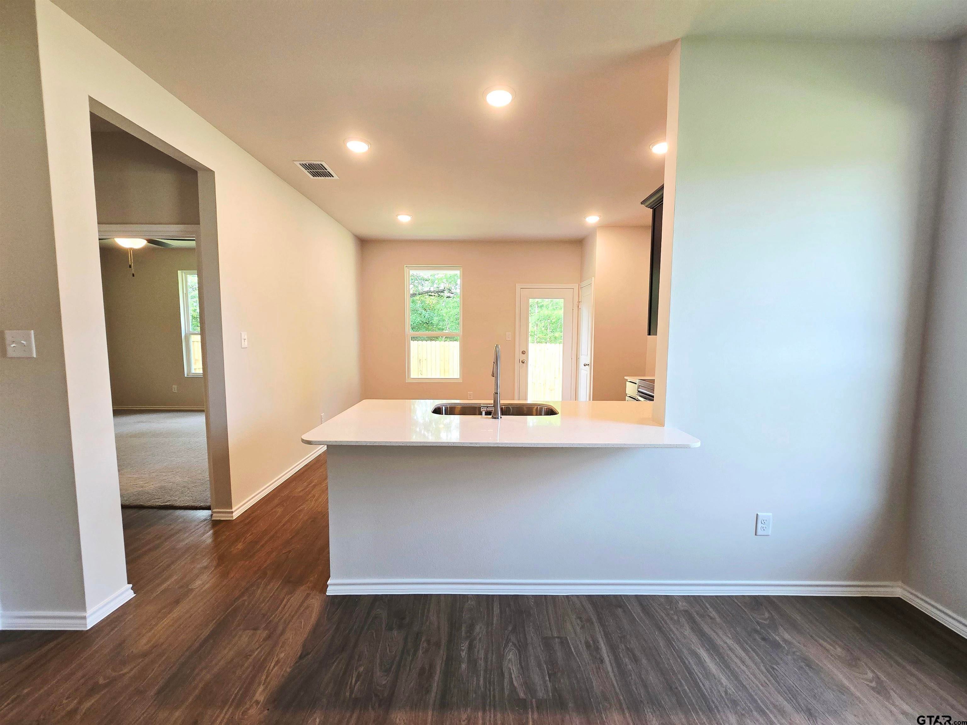 610 Park Central