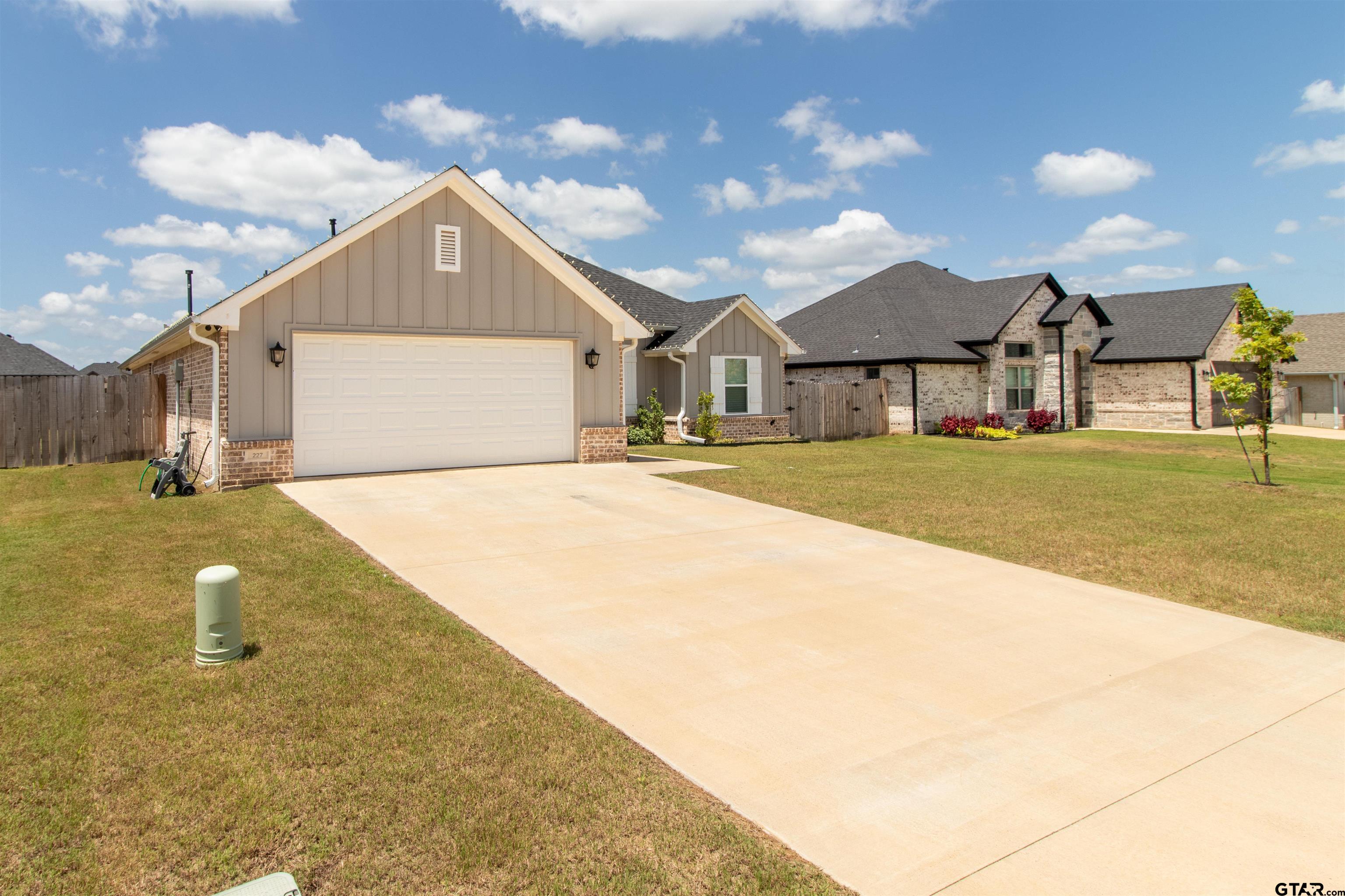 227 Amanda Ave