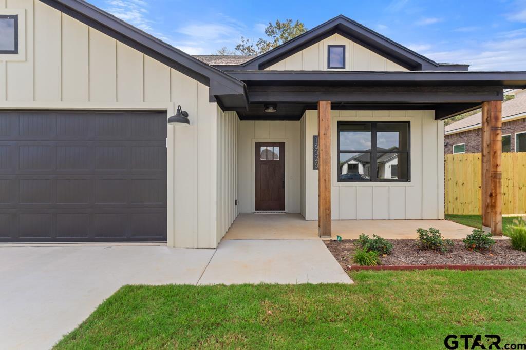 16326 Crossing Circle