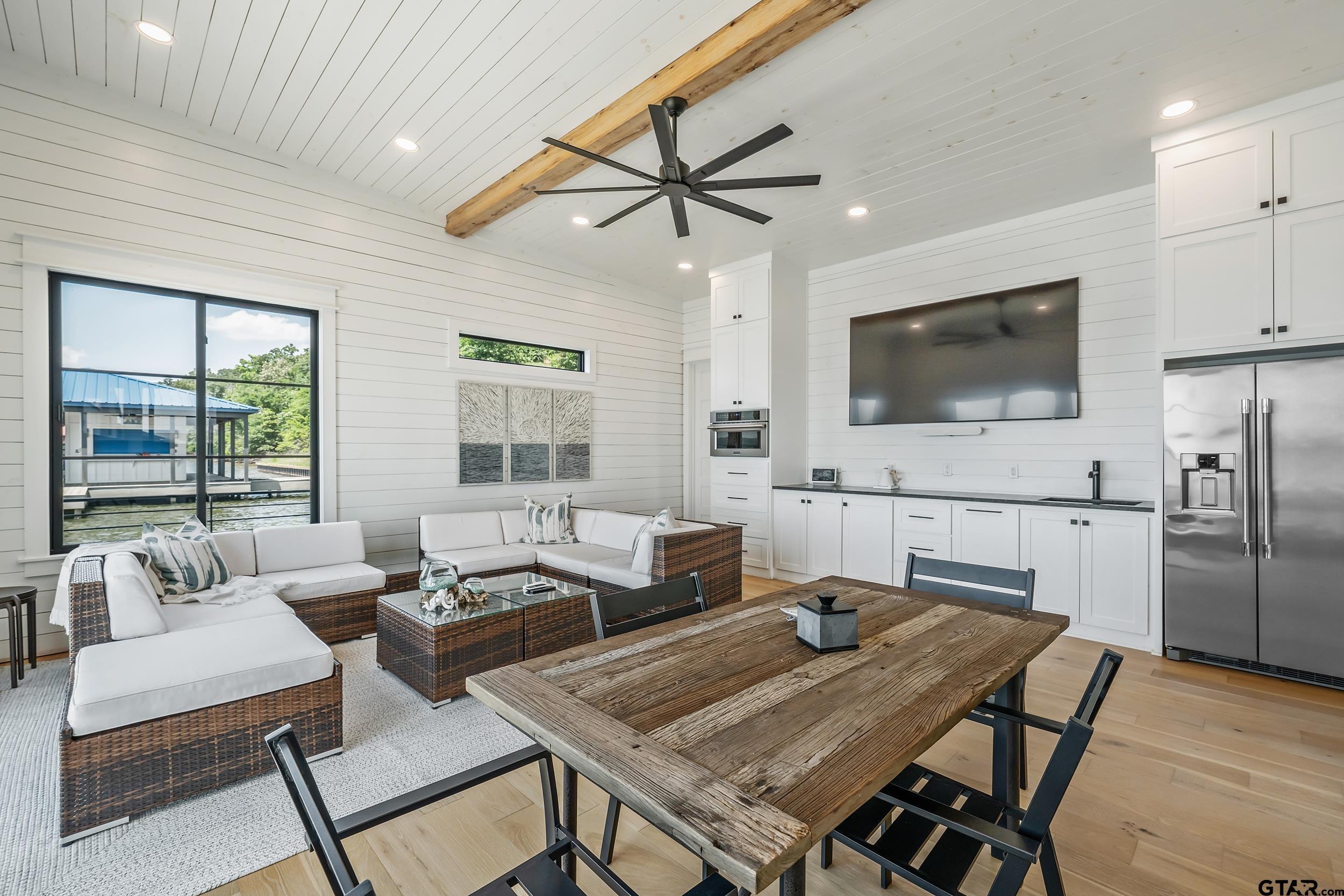 147 Lake Bluff Drive North