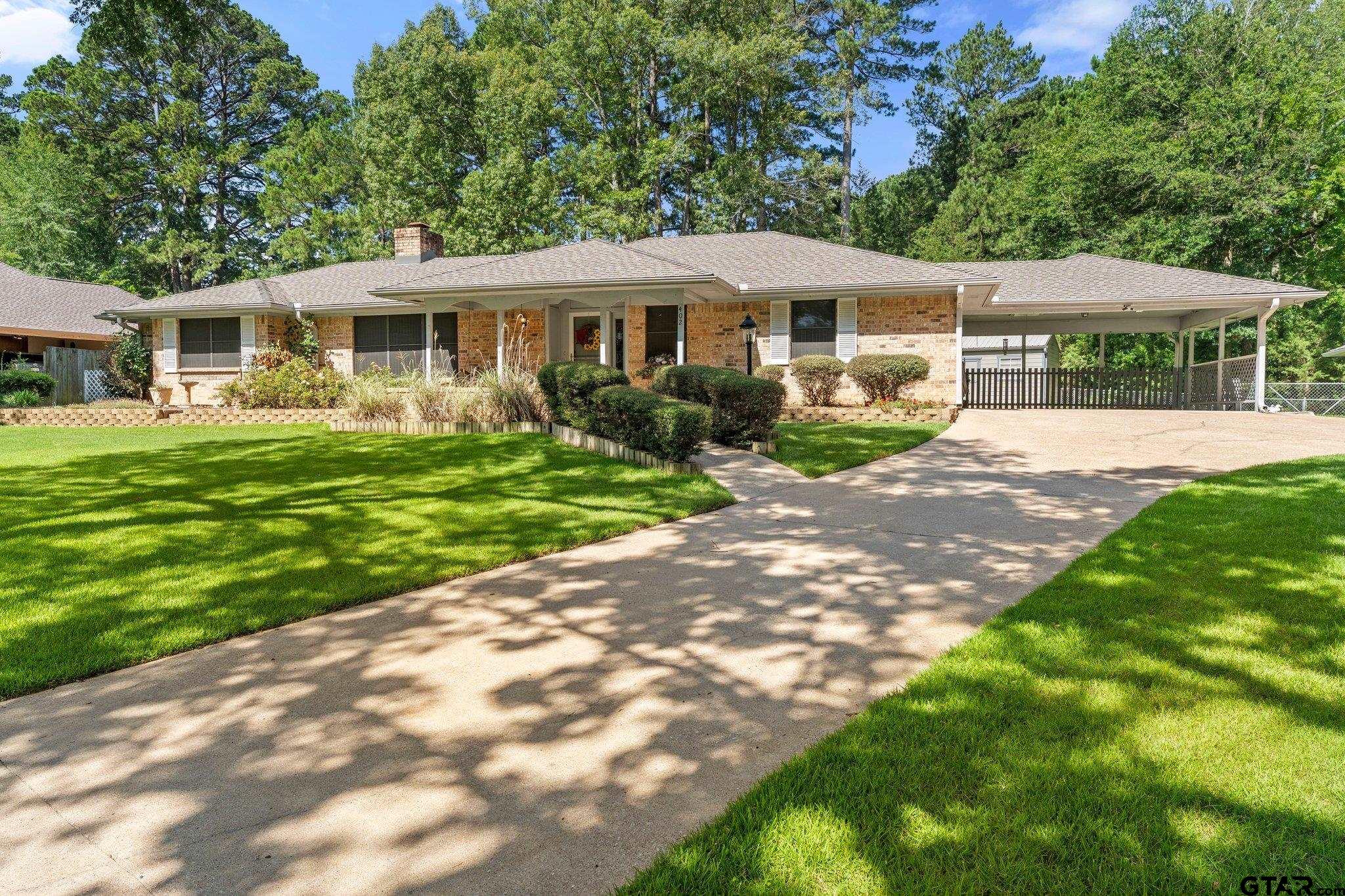 402 Shady Bend