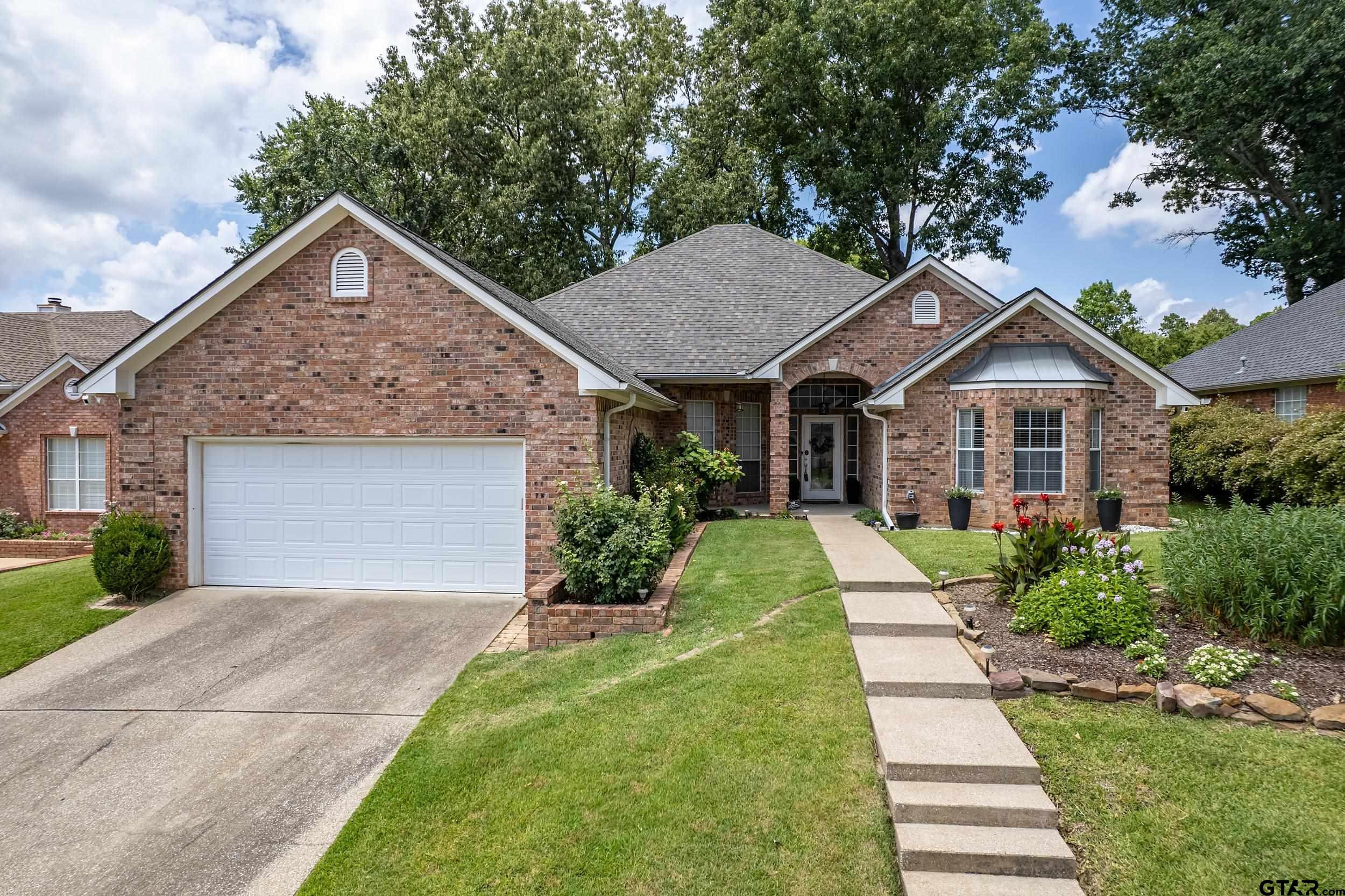 629 Whiteoak Ln