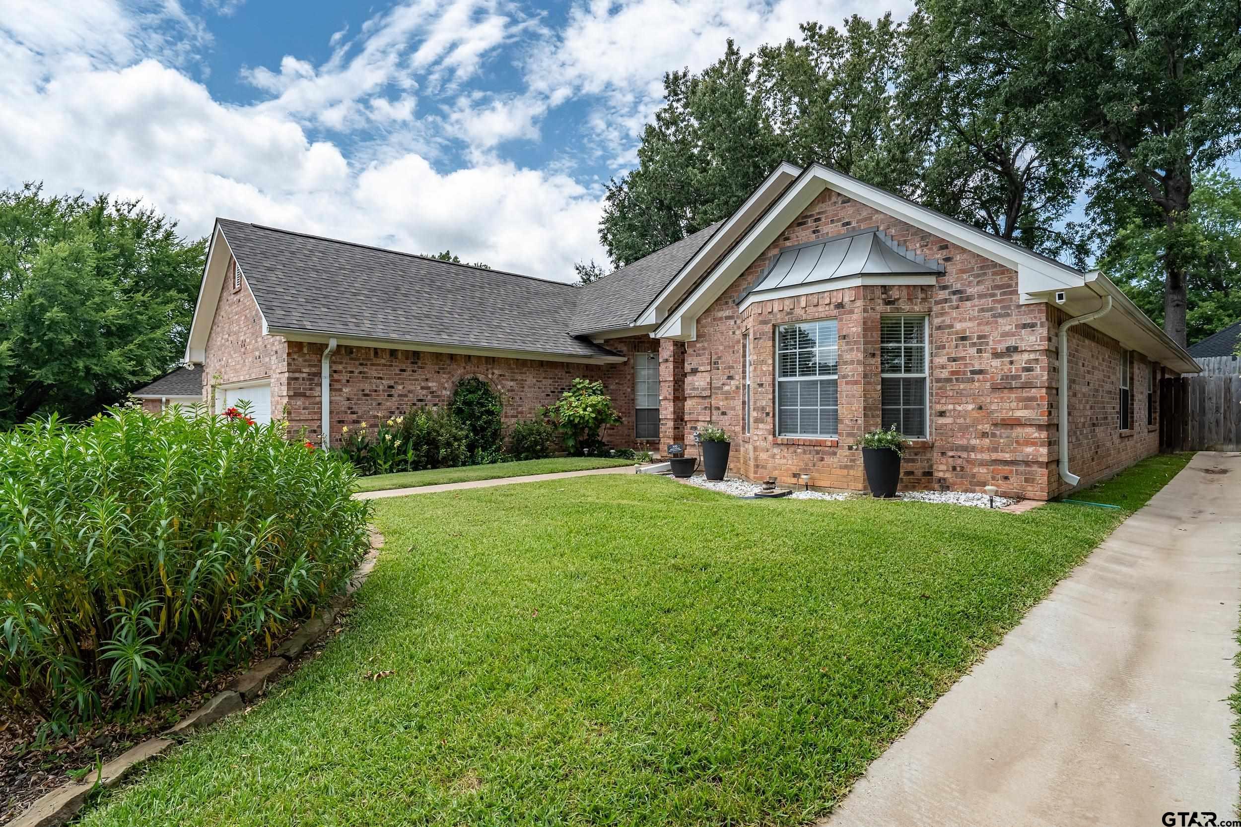 629 Whiteoak Ln