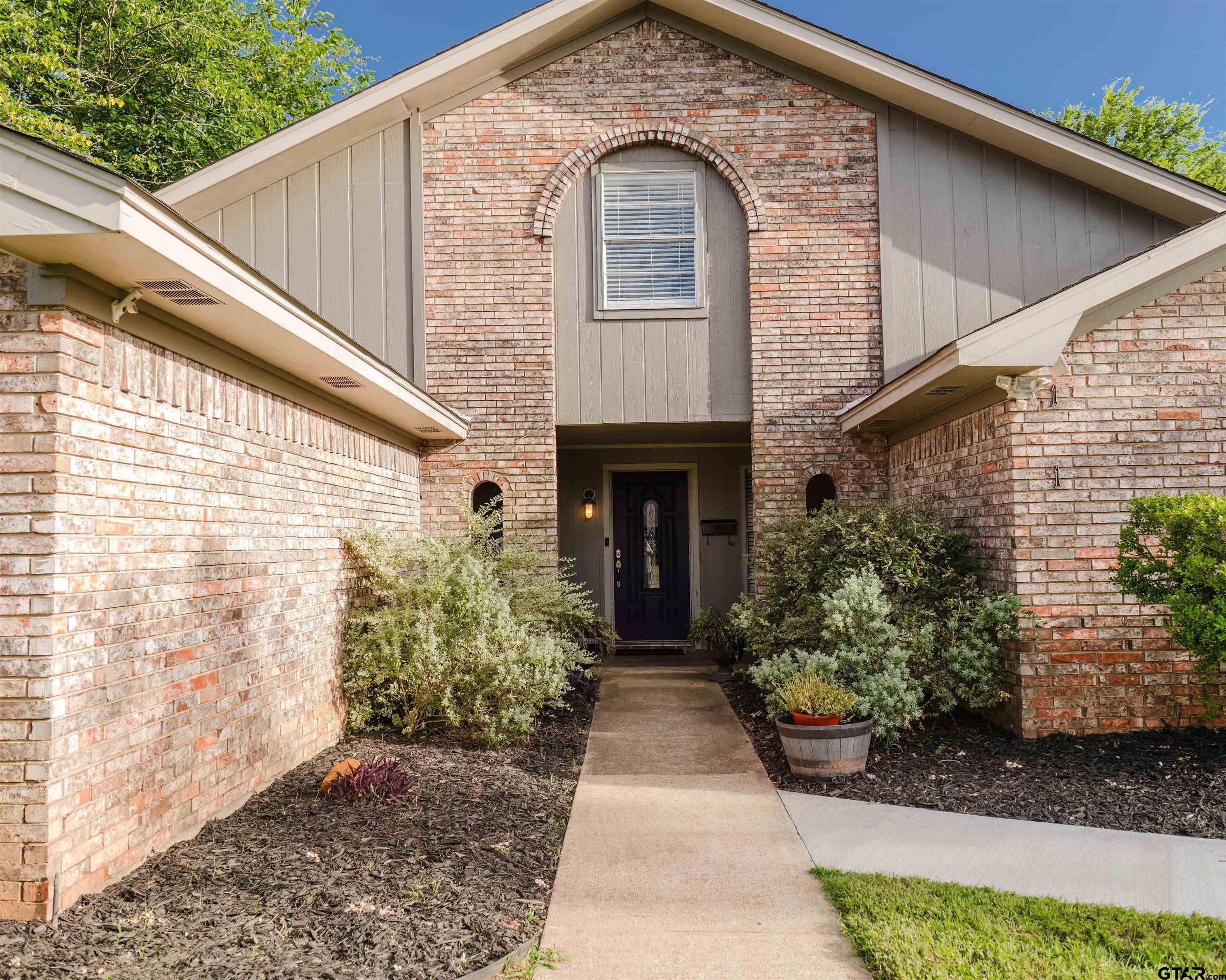 1021 Bryan St