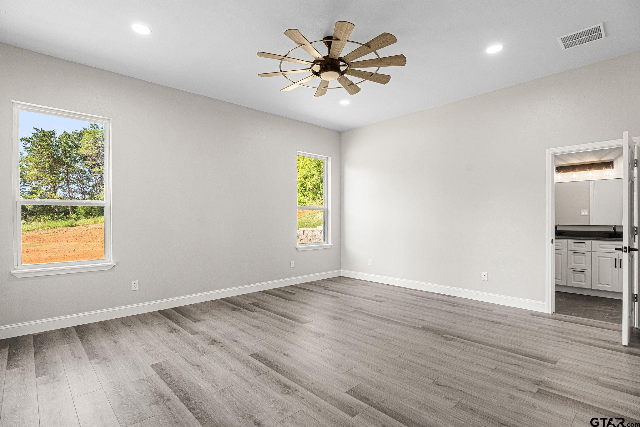 Lindale, Texas 75771, United States, 4 Bedrooms Bedrooms, ,2 BathroomsBathrooms,Residential,Active,191205