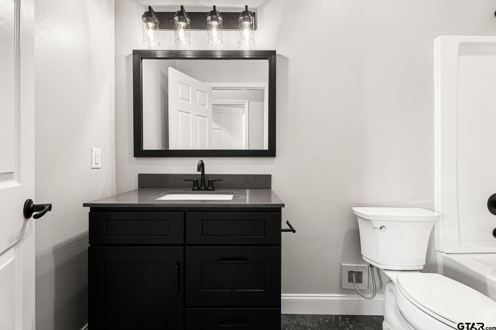 Lindale, Texas 75771, United States, 4 Bedrooms Bedrooms, ,2 BathroomsBathrooms,Residential,Active,191205