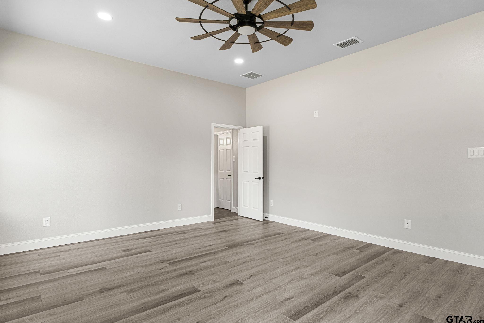 Lindale, Texas 75771, United States, 4 Bedrooms Bedrooms, ,2 BathroomsBathrooms,Residential,Active,191205