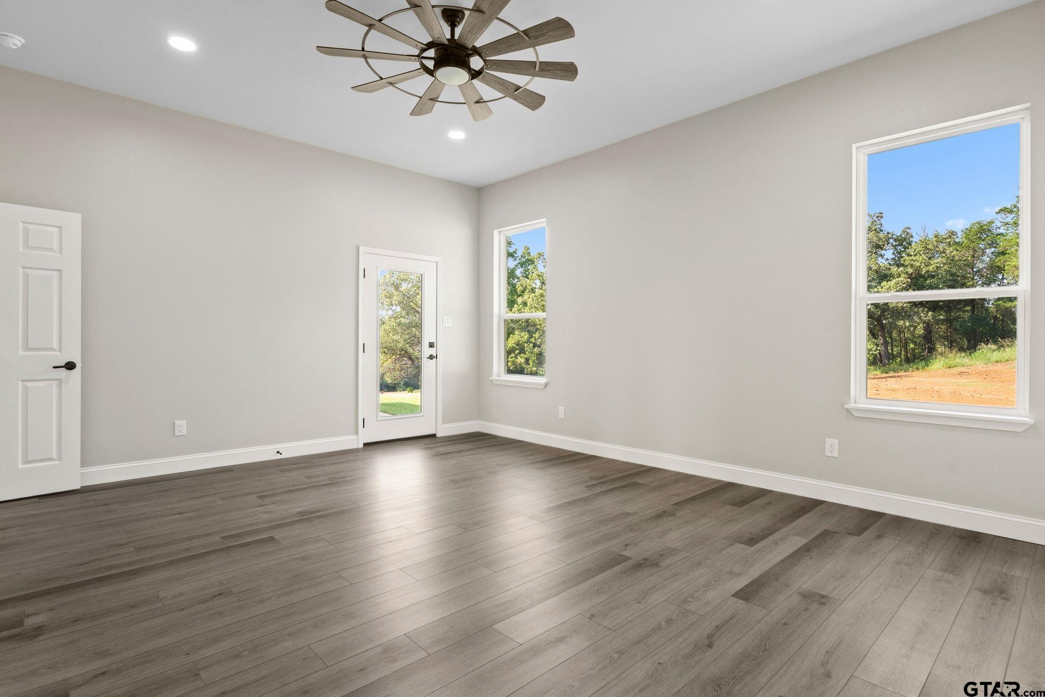 Lindale, Texas 75771, United States, 4 Bedrooms Bedrooms, ,2 BathroomsBathrooms,Residential,Active,191205