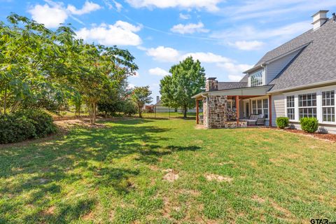 A home in Lindale