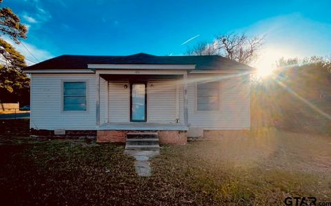 1402 Academy Tyler TX 75701