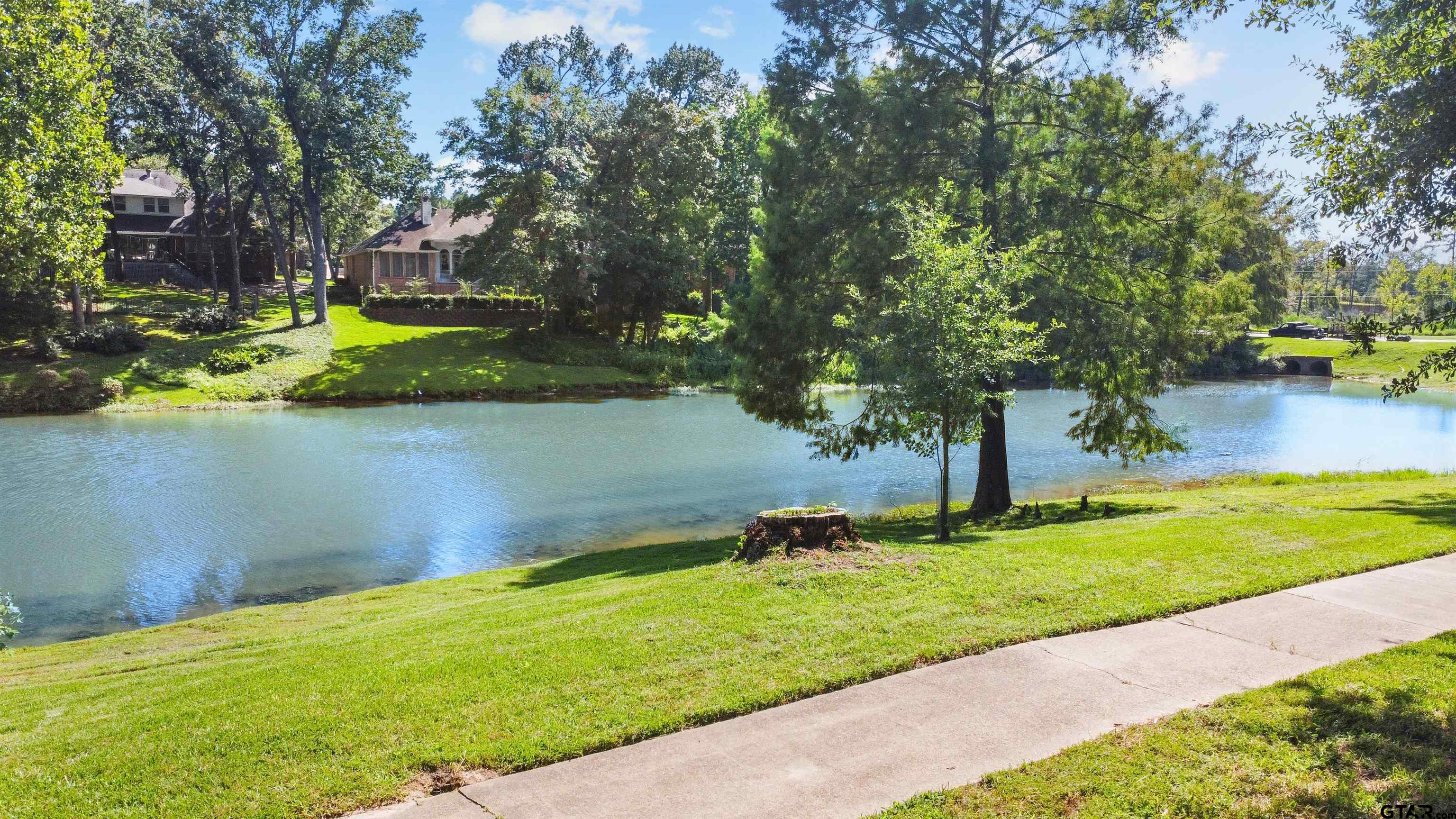 3107 Lake Vista Circle