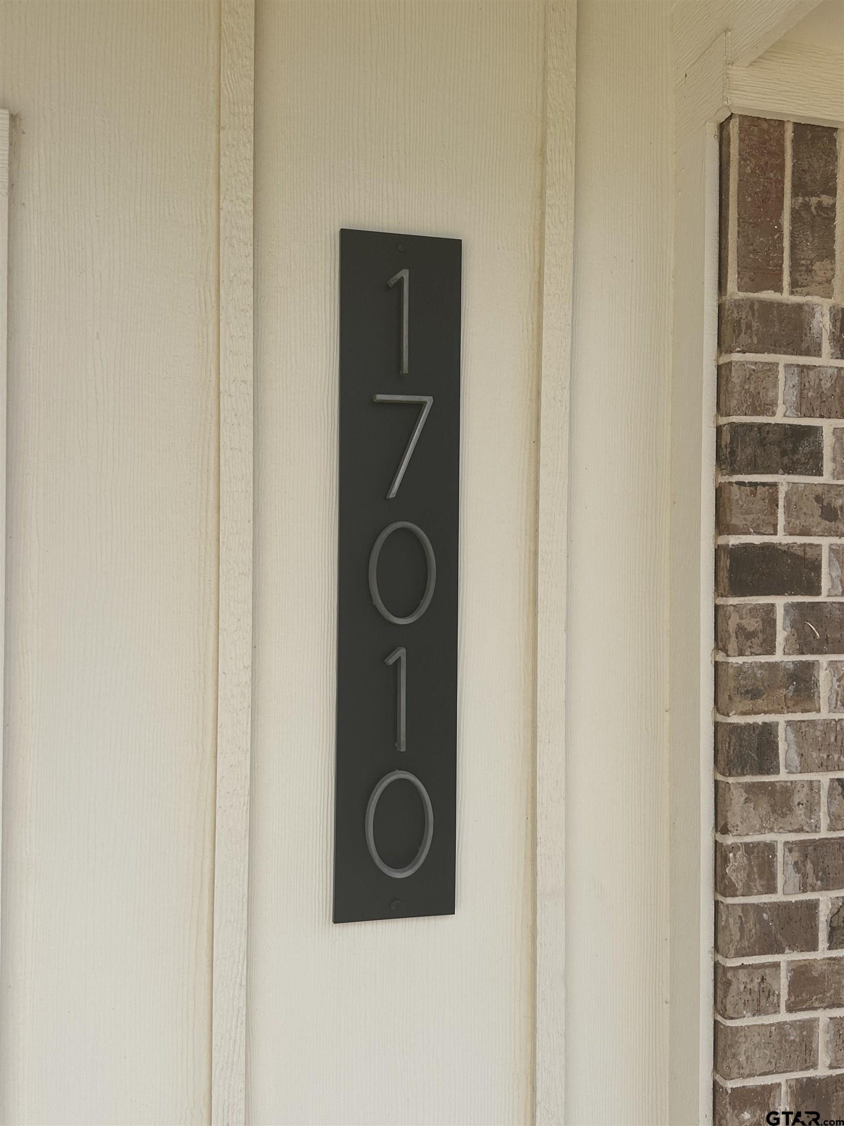 17010 Crossing Circle