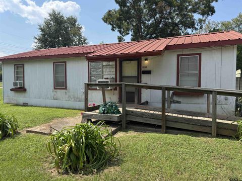 1201 Quevado Jacksonville TX 75766