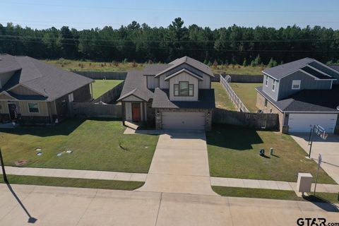 A home in Lindale