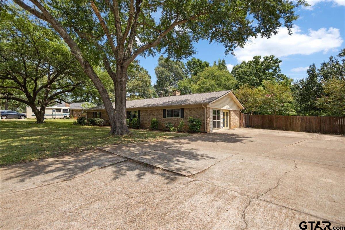 106 E Archer Dr