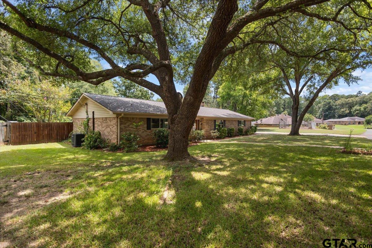 106 E Archer Dr