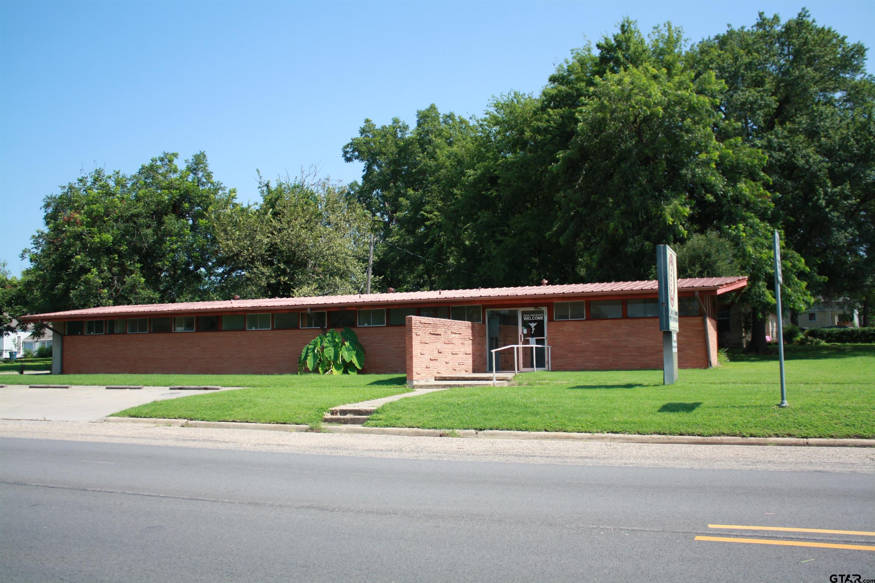 300 W Broadway