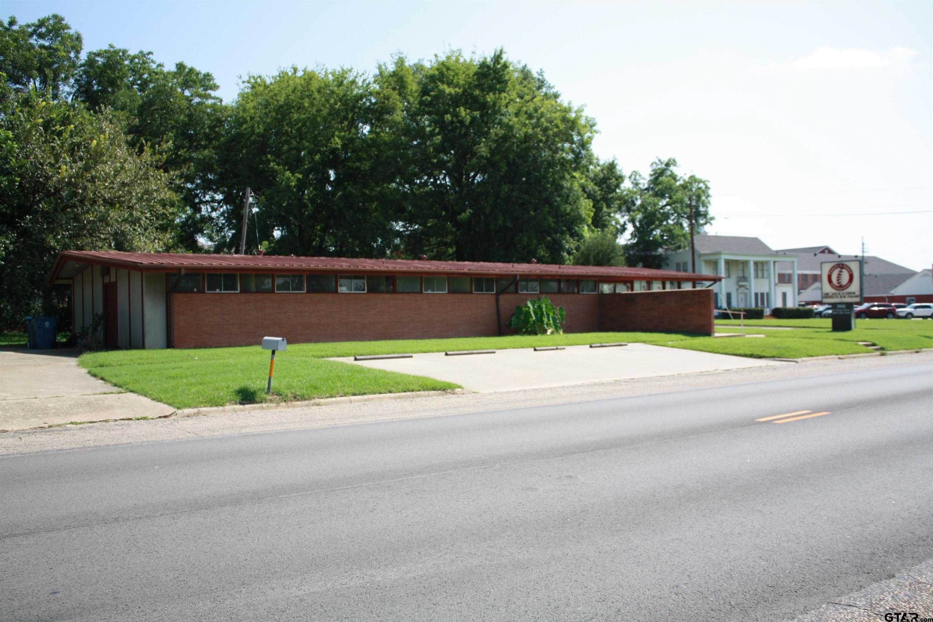 300 W Broadway