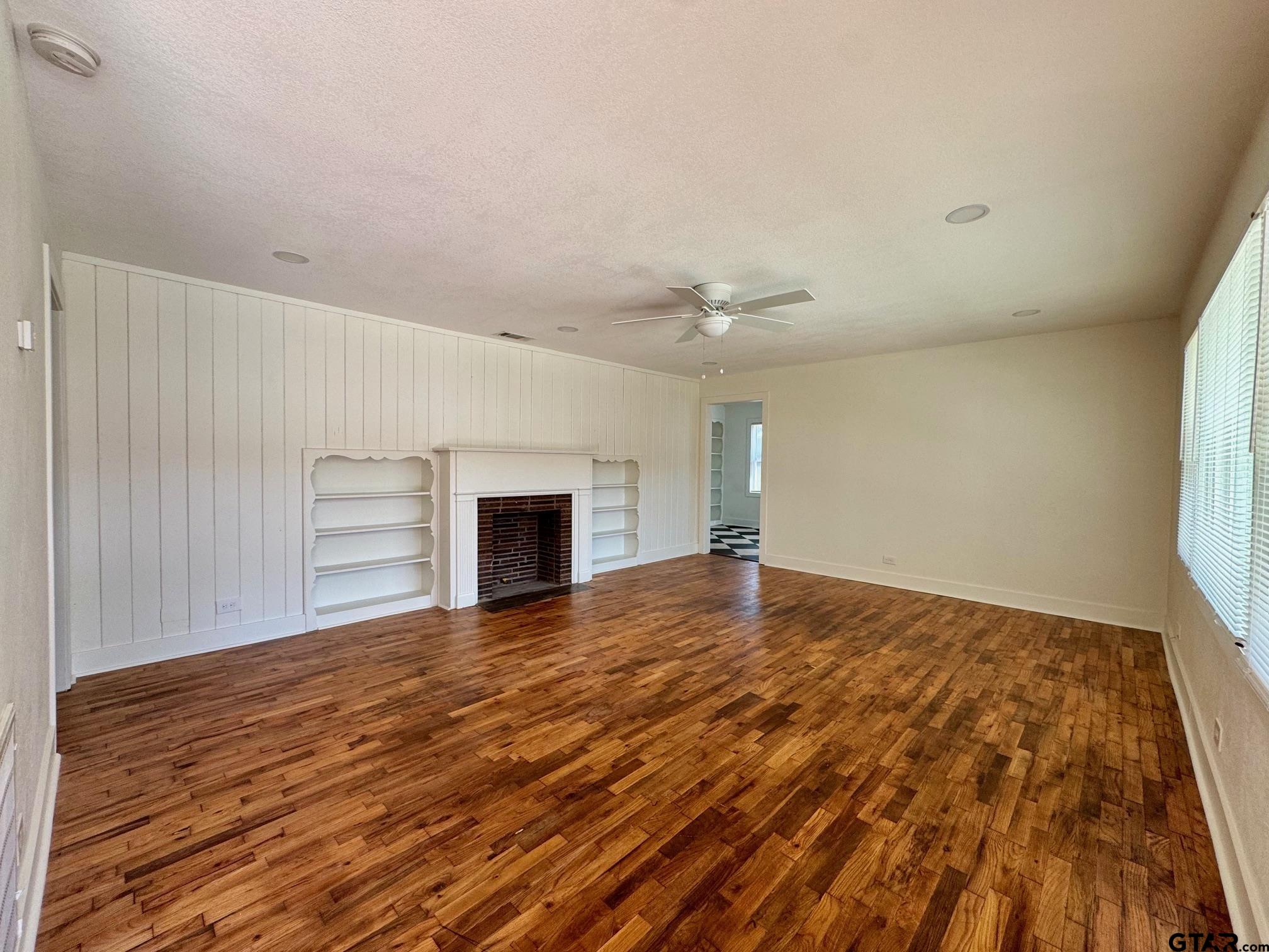 802&804 E Goliad Avenue