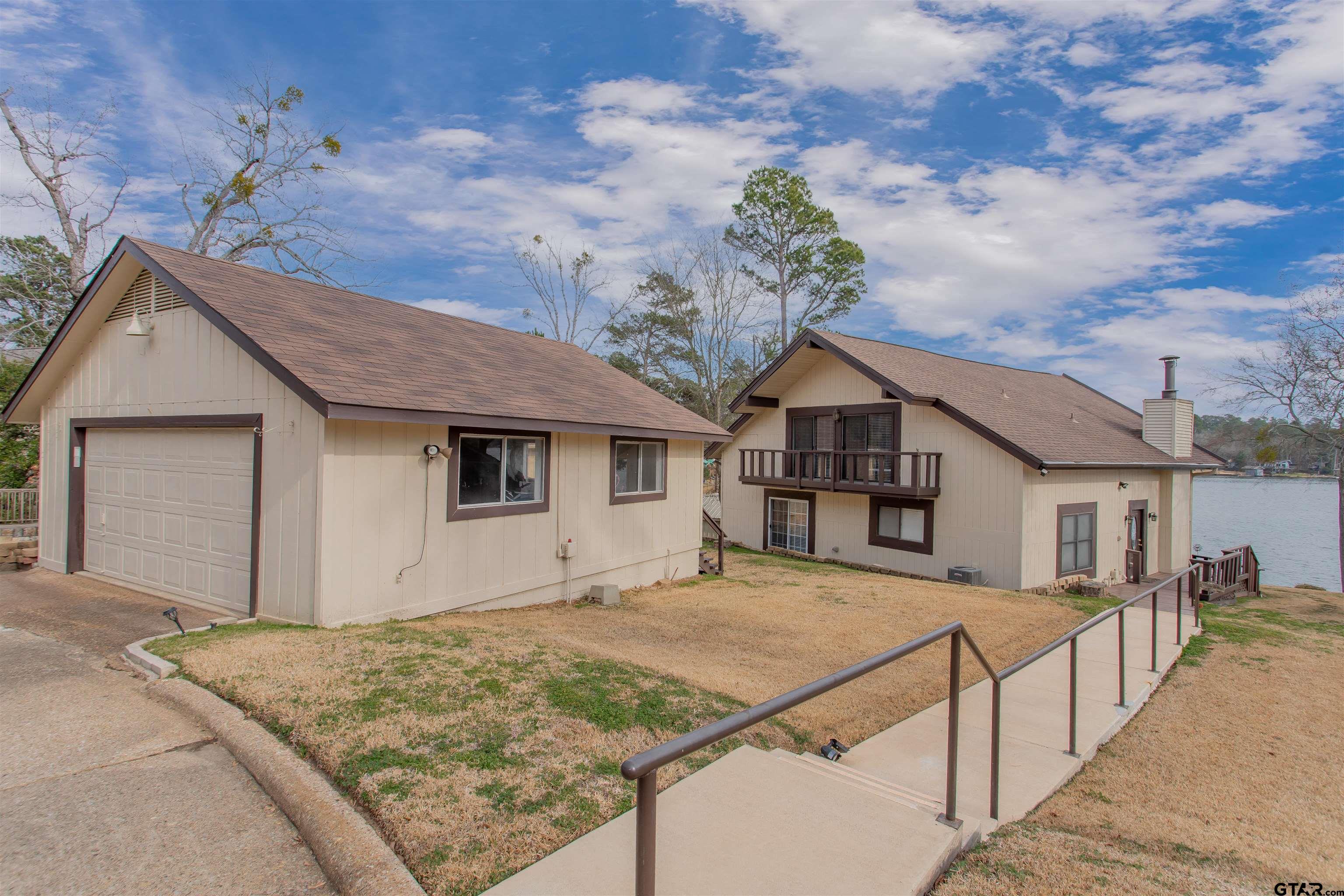 1419 Tanglewood East