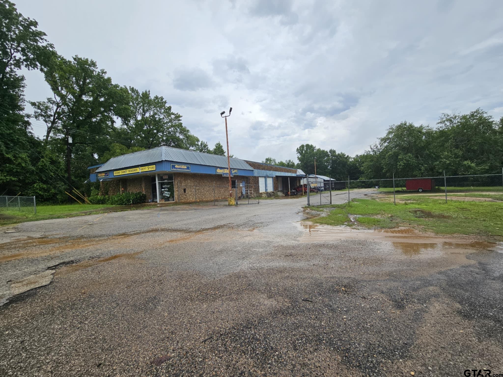 1420 E Palestine Ave