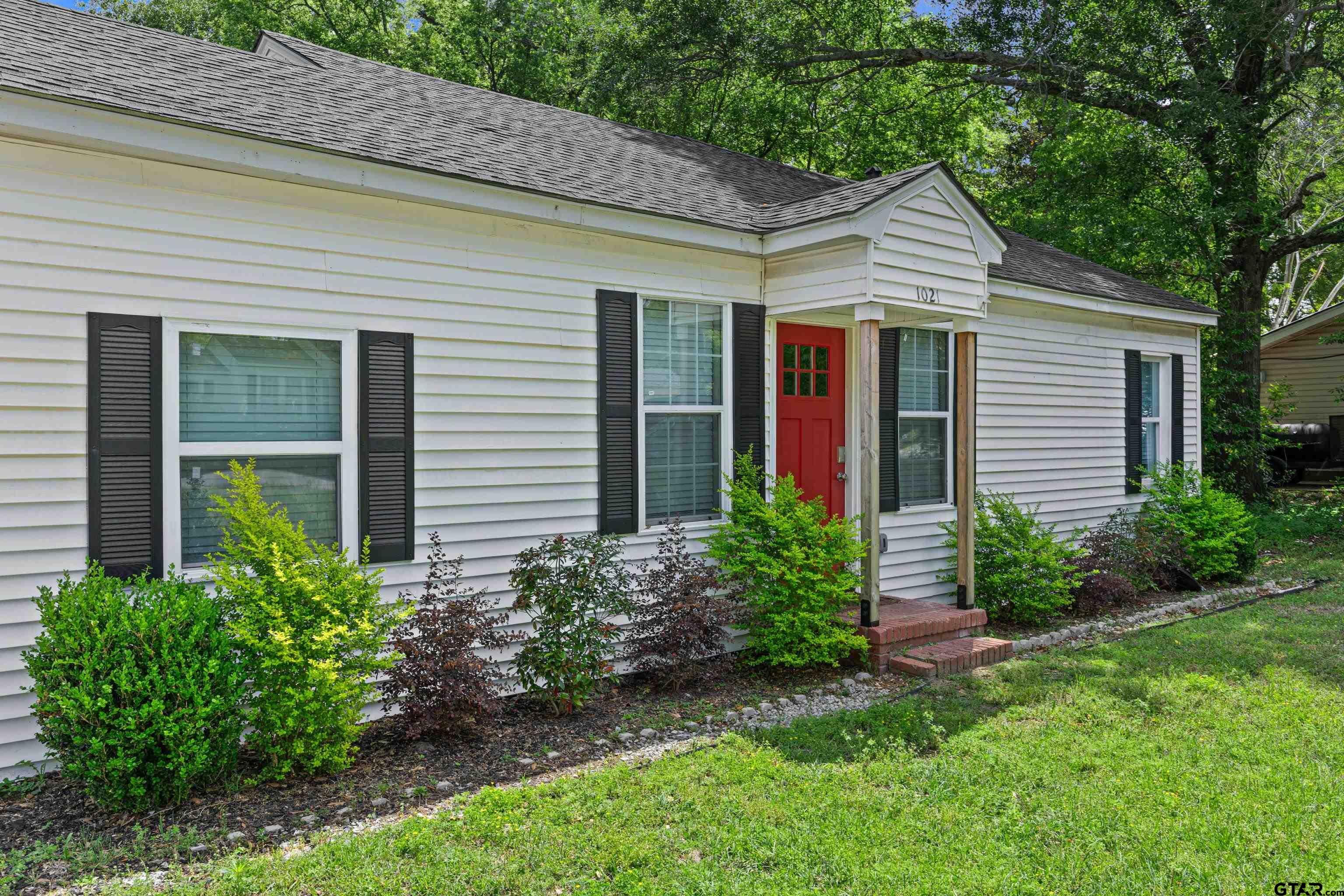 1021 N Montgomery St