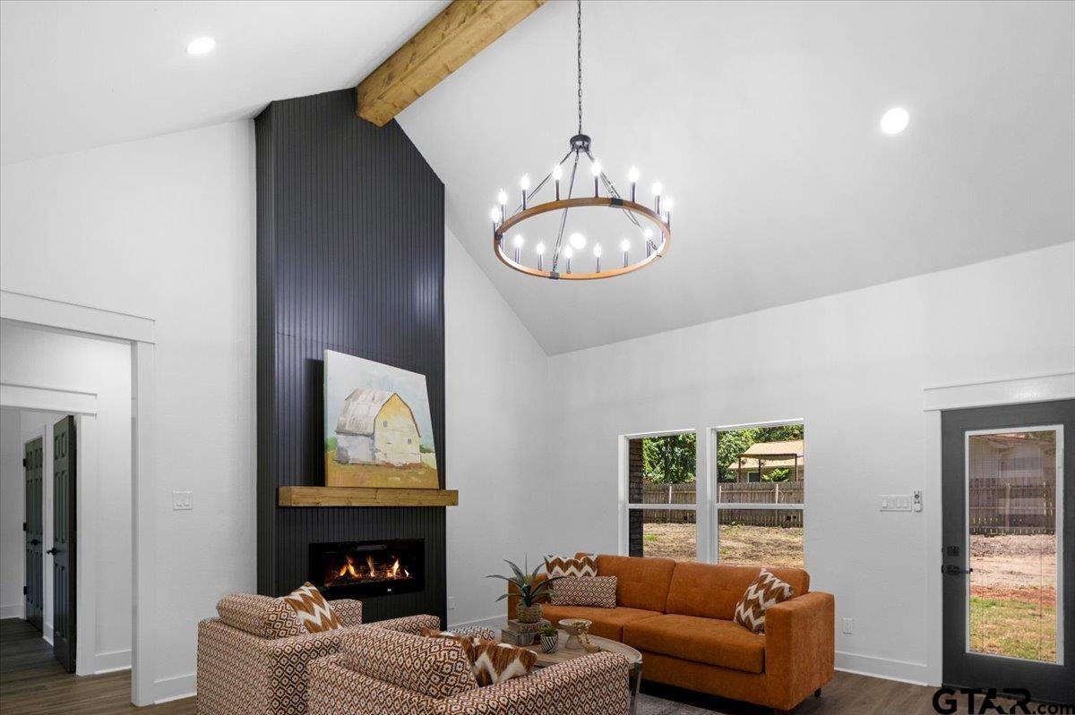 19081 Pinedale Cir