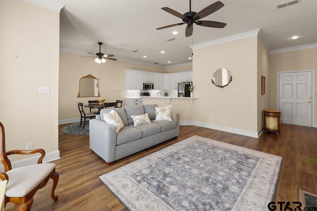 2210 Homestead