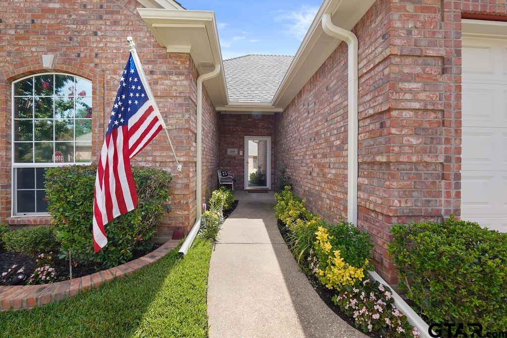 2210 Homestead