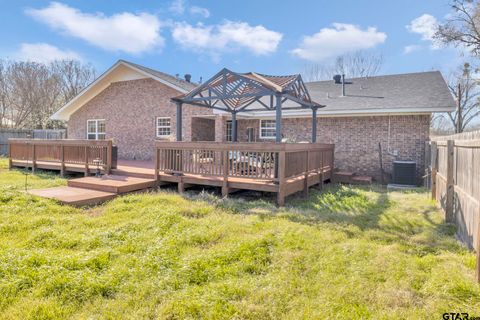 A home in Lindale