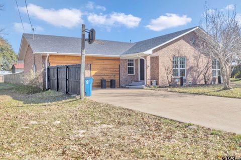 A home in Lindale