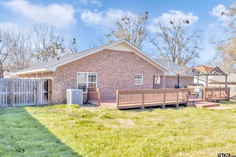 A home in Lindale