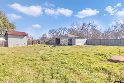 A home in Lindale