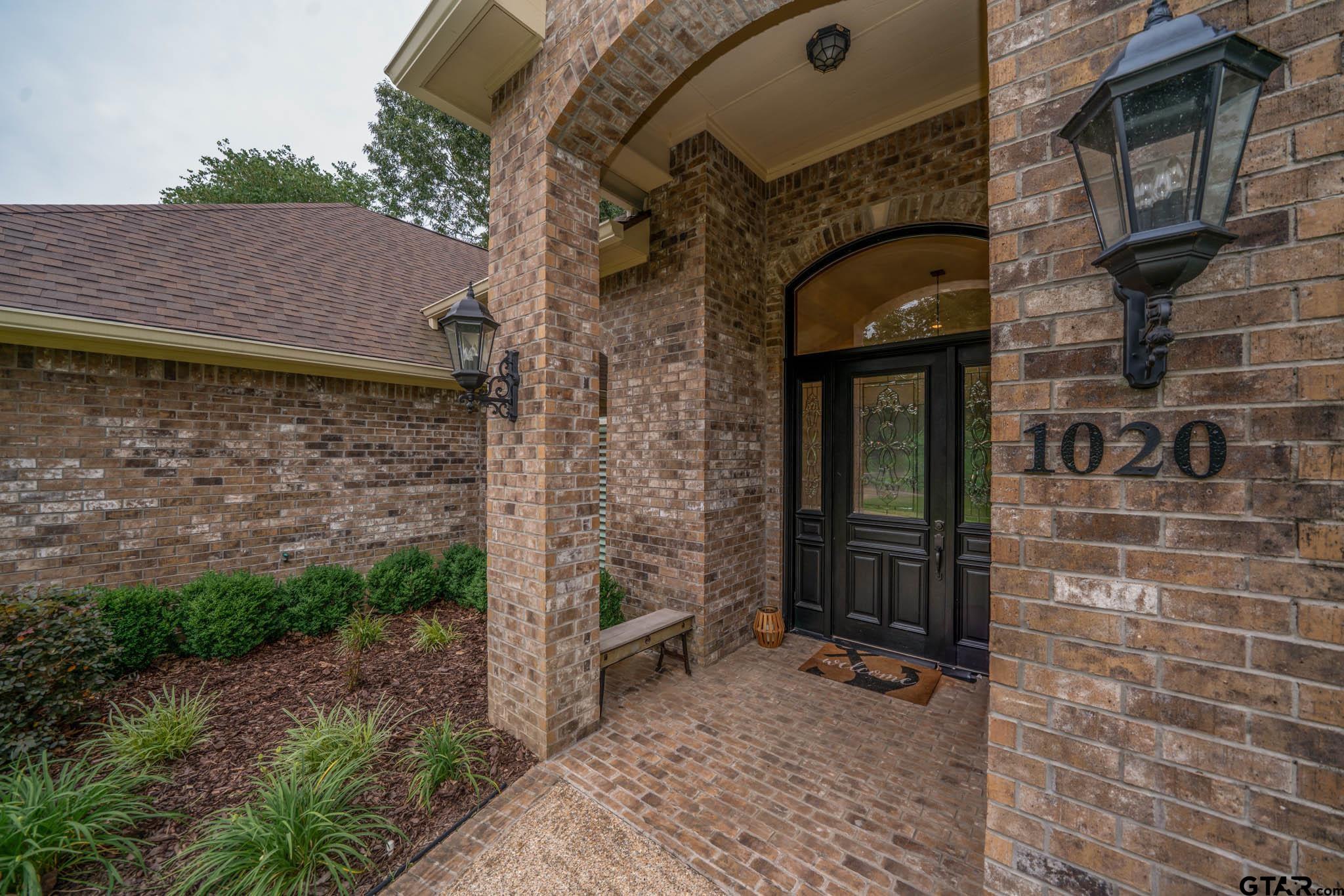 1020 Shadowood Dr